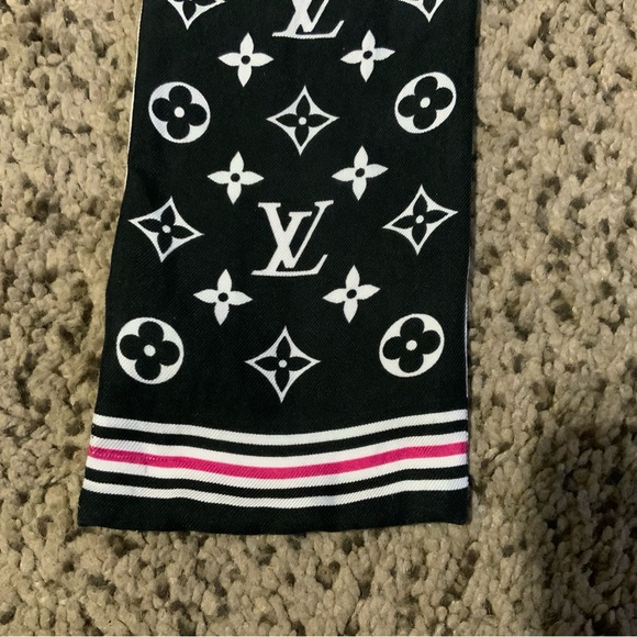 Authentic Louis Vuitton Bandeau - Picture 4 of 7